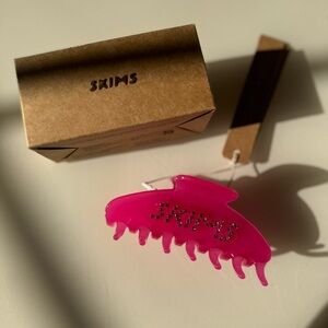 NWT SKIMS RASPBERRY ROSE GETTING READY CLAW CLIP